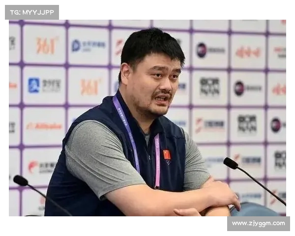 姚明现身休斯顿与火箭总经理会面 妻女低调陪伴与当地歌手共进晚餐